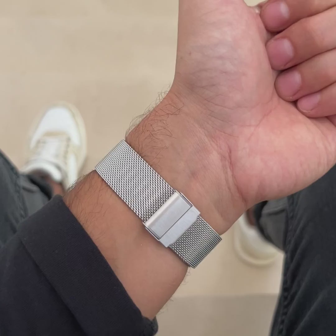 magneto-watch-lifestyle-video-komet-silver-mesh-silver_1x1